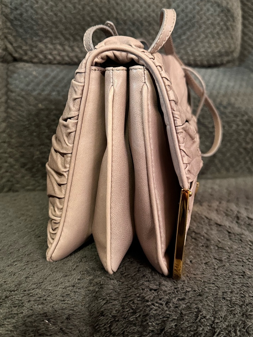 Beautiful BALLY Soft Ruched Lamb Leather Shoulder Bag in TAUPE with Gold Hardwar - Picture 12 of 15